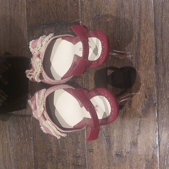 💫❣️MARK DOWN❣️💫cute maroon bow shoes - Picture 8 of 10